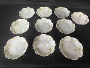 lot 94 image: Set of 10 Haviland & Co Limoges Scalloped Gold Trim Pink Flowers 5 Finger Bowls