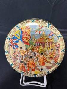 lot 98 image: Walkers Shortbread Special Edition Tin