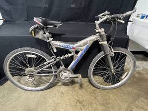 lot 174 image: Pacific 3000 Mountain Bike