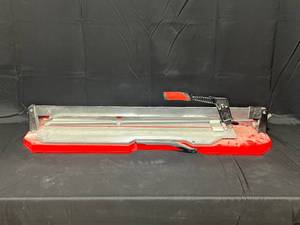 lot 204 image: RUBI TPS-93 Tile Cutter