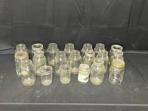 lot 206 image: Various Mason Jars (not all have lids)