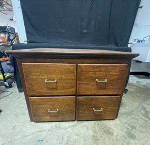 lot 177 image: Wooden 4 Drawer Dresser  Storage Unit