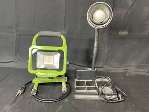 lot 182 image: Power Smith Light  Desk Light