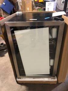 lot 11 image: Vissani 4.3 Cu. ft. Wine and Beverage Cooler in Stainless Steel   Customer Returns See Pictures