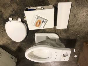 lot 15 image: American Standard Lexington 2-Piece 1.28 GPF Single Flush Elongated Toilet in White Customer Returns See Pictures