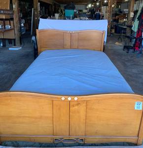 Vintage  Full Size Wooden  Bed