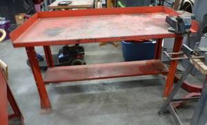 Steel workbench with vise 60x29x37