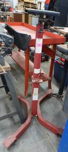 700 lb long ram jack, on wheels
