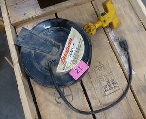 Snap-on cord reel