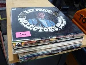 28 vinyl records old Country Western in good condition