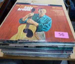 32 vinyl records old Country Western in good condition