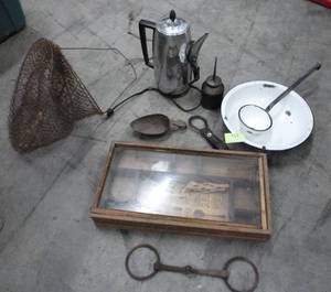 Group of vintage items, minnow net, shadow box, Ardee Flour scoop