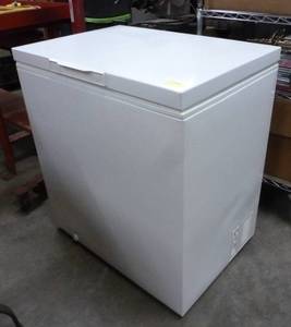 Whirlpool 7 cubic ft chest freezer - like new