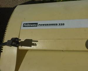 Fellowes Powershred shredder takes 20 sheets at a time - works good