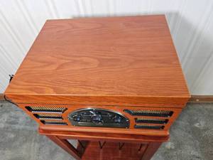 lot 100 image: Crosley Stereo Turntable System