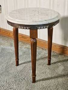 lot 38 image: Georgian Low Marble Top Parlor Table