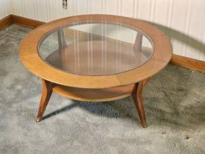 lot 18 image: Vintage MCM Circular Cocktail Table