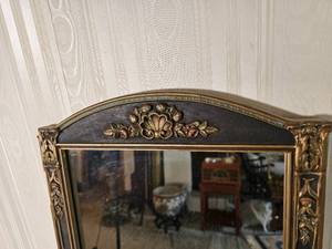 lot 119 image: Scalloped Dcor Mirror