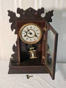 lot 258 image: Guilt Detailed Eastlake Mantel Clock