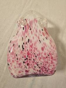 lot 148 image: Ruffle Glass handbag Vase & Ashtray