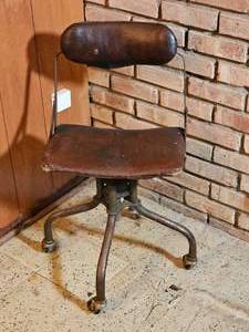 lot 149 image: Vintage Domore Adjustable Swivel Chair