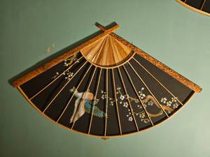 lot 166 image: Hand Painted Oriental Dcor Fans