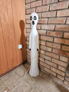 lot 72 image: Blow Mold Halloween Spooky Ghost