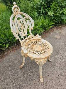 lot 75 image: Cast Iron Victorian Garden Seat