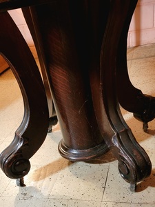 lot 57 image: Antique Oak Pedestal Dining Table