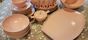 lot 79 image: Retro Pink Stetson Dinnerware Service