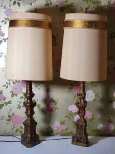 lot 254 image: Fantastic MCM Carved Wood Table Lamp Pair