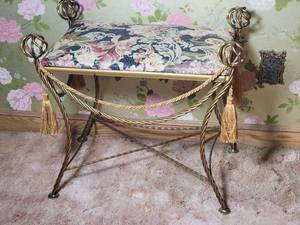 lot 284 image: Stylish Twisting Metal Vanity Settee Stool with Floral Upholstered Seat