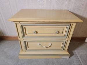 lot 126 image: Stanley Furniture Pastel Yellow Bedside Table A