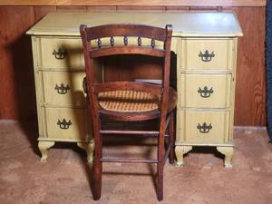 lot 281 image: Vintage French Provincial Writing Desk