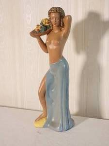 lot 28 image: Vintage ABCO Chalkware Fine Art Statue - Harvesters (Man & Woman)