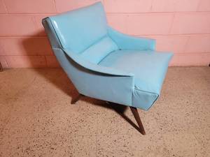 lot 15 image: Amazing Vintage MCM Faux Leather Armchair - Sky Blue