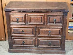 lot 23 image: Gorgeous Antique Arts & Crafts Dresser