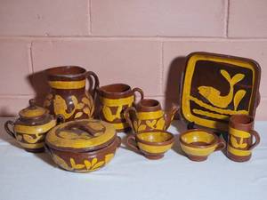 lot 205 image: Mid-Century Vintage Hand-Painted Clay Table Service (27)