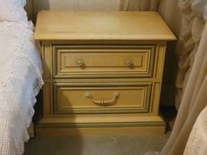 lot 127 image: Stanley Furniture Pastel Yellow Bedside Table B