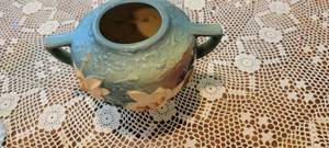 lot 93 image: Vintage Roseville Lotus Vase 446-4