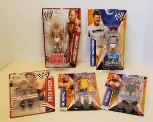 lot 19 image: Lot of 5 WWE World Wrestling Entertainment Figures