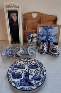 lot 31 image: Holland Collectibles