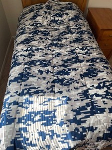 lot 29 image: Twin Comforter and Sheet Set with Mattress Protectors