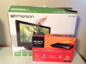lot 5 image: Emerson 19 LCD HDTV and DVD Lot
