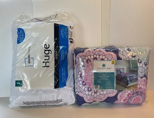 lot 128 image: New Comfort Bay 2 pc Reversible Twin Comforter Set and New Jumbo Pillow