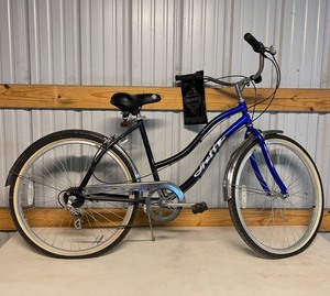 lot 110 image: Huffy 26 Womens Huffy Ocala 6-Speed Cruiser
