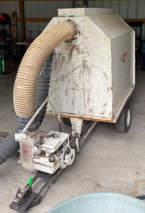 lot 100 image: E-Z Vac Lawn Vacuum