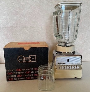lot 124 image: Vintage Blender and Vego-Matic