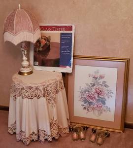 lot 153 image: Wood Table and Victorian Style Lamp Decor Lot