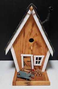 lot 17 image: Large Wooden Decorative Birdhouse
